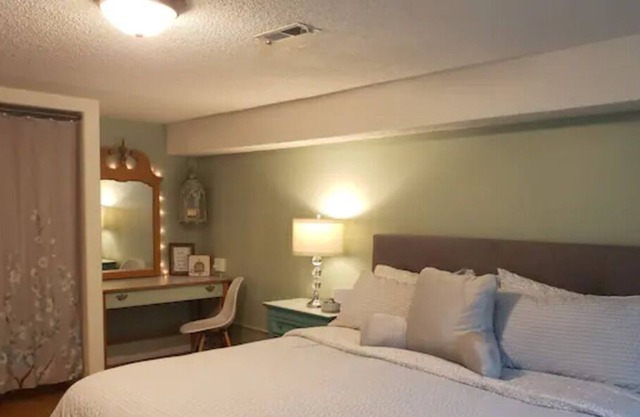 Private Room in home with year round heated pool and hot tub.