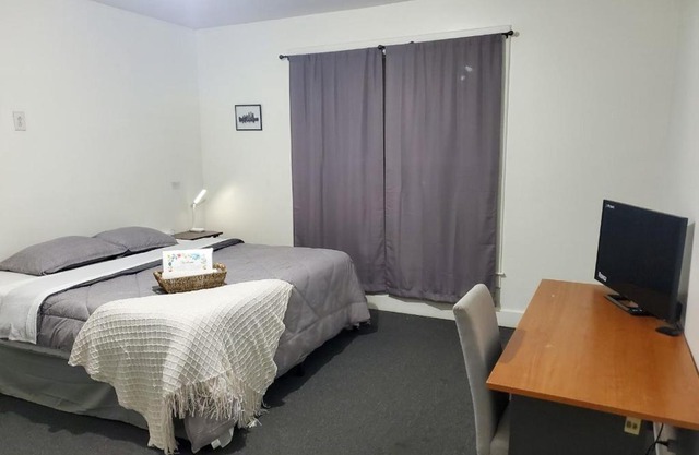 Private Room Near to Downtown Churchill Downs UofL Airport &Kentucky Expo Center