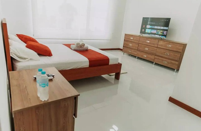 Private Room Next to the Pool w/Shared Kitchenn