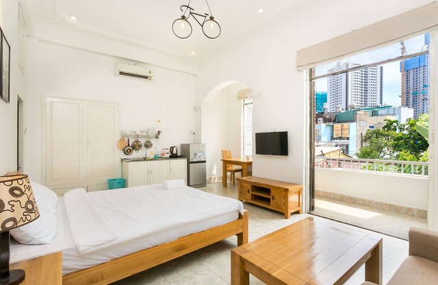 Private Room w/Balcony, 5 to Ben Thanh Market