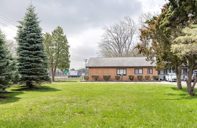 Private Room w/Bath & Kitchen Access in Brownstown