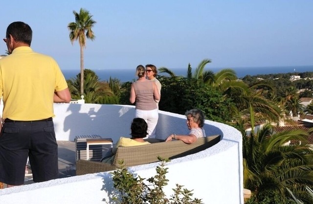 PRIVATE SEAVIEW VILLA - ALLDAY SUN - FULL AIRCO - WIFI - PRIVACY - HEATED POOL