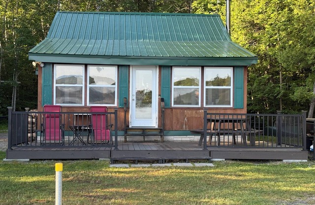 Private & secluded waterfront cabin on 5 acres 3 bedroom 1 bath amazing views