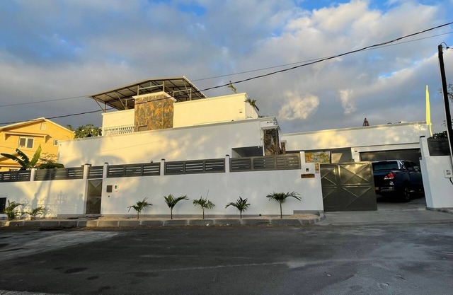 Private Spacious villa Ocean view and Rooftop Bar. Tourism Authority licence.