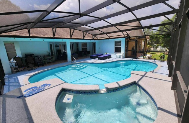 Private Spacious Room in Home, with Pool-The Oasis Room