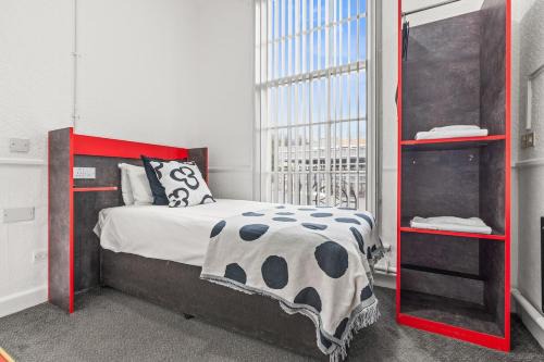 Private Studio in Dudley,Kitchen&Bathroom,Sleeps 1
