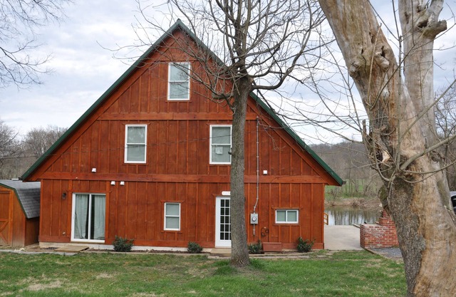 Private Studio on the Monocacy River. Sleeps 4, 1 Full Bath, Kitchenette
