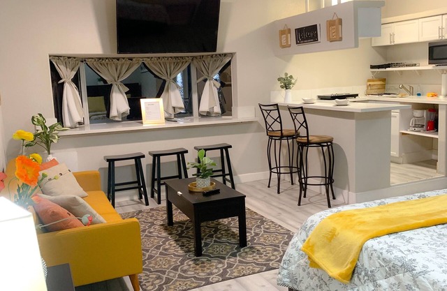 Private Studio, own entry, kitchenette, full bath.