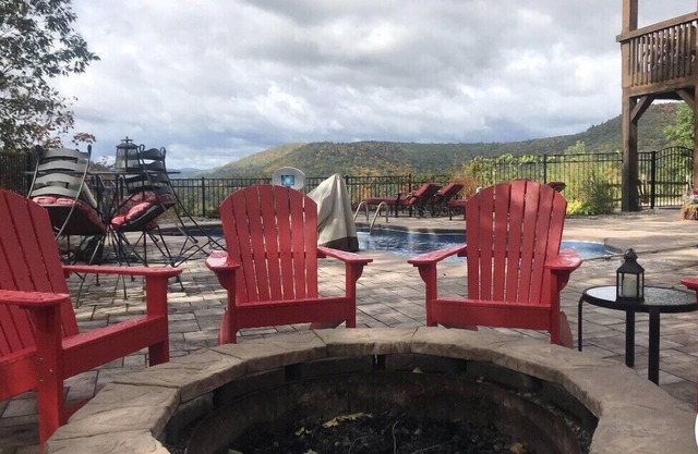 Private, Stunning Mtn apartment w/80F degree pool- pool open in summer