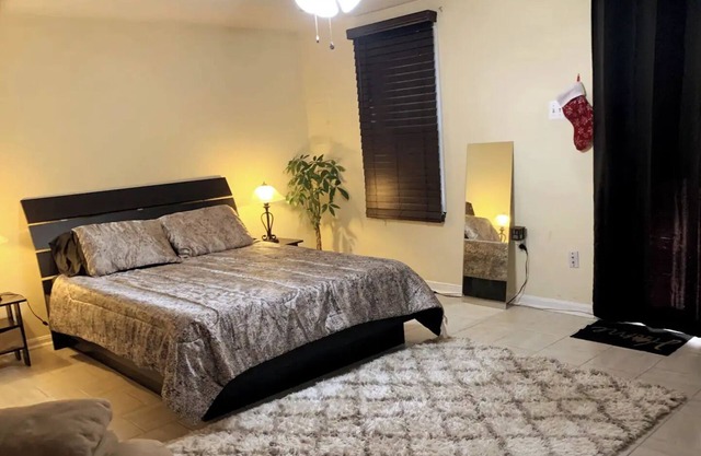 Private Suite w/free parking & high speed Wifi