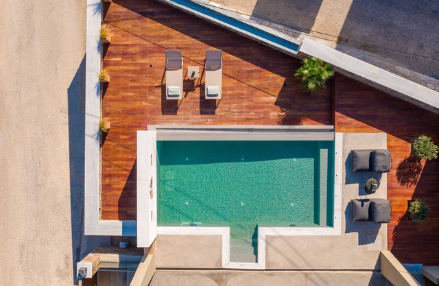 Private Swimming Pool Suite with Sea View, Coocono Villas