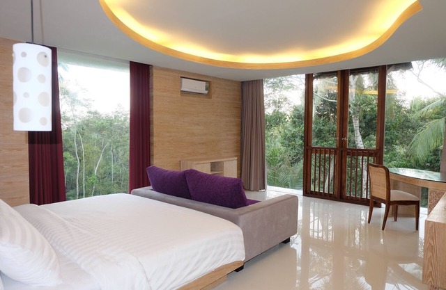 Private Two-Bedroom Ricefields View Villa Ubud