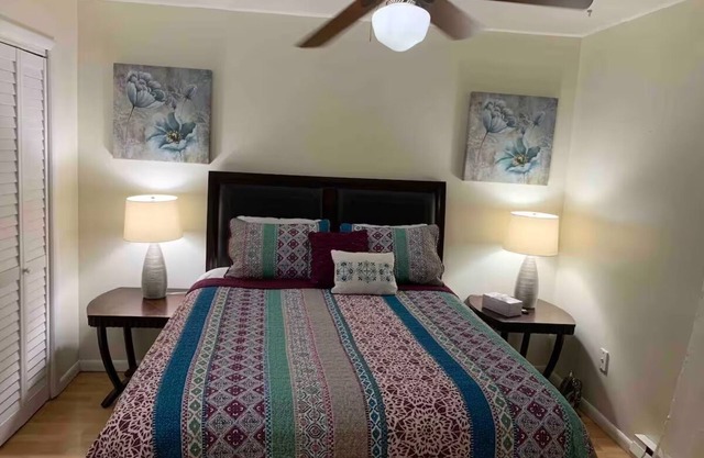 Private Upstairs Apartment in Forks with WiFi, AC, and Quiet.