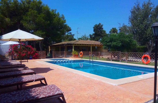 PRIVATE VILLA, WIFI SWIMMING POOL, GARDEN, CHILDREN'S PARK, BBQ, ACC. MINUSVA, 12 PERS.