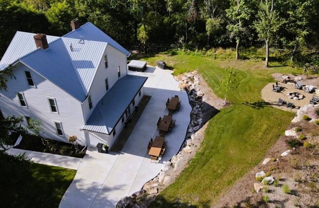 Private Vacation Home with large Hot Tub and Fire Pit - Sleeps 18