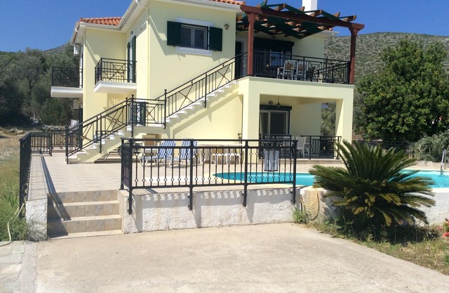 Private villa close to sandy beach!
