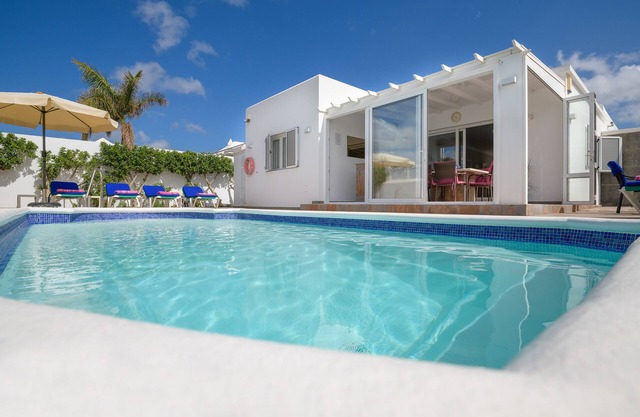 Private villa with pool and whirlpool in a quiet location