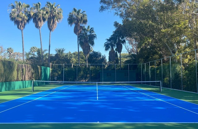 Private villa in exclusive area, with pool, tennis and direct access to beach
