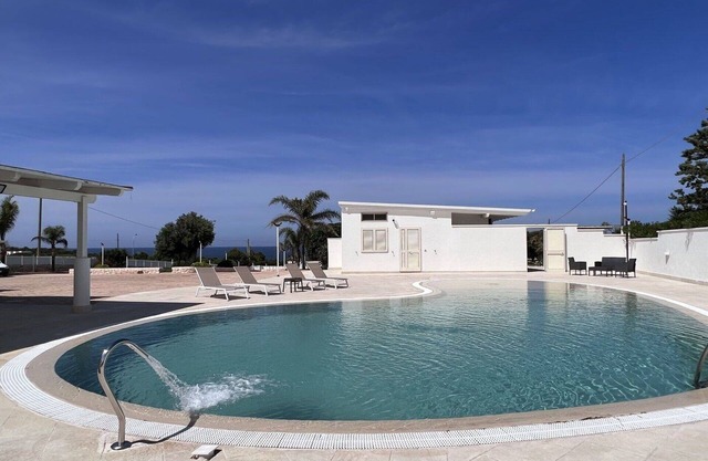 Private Villa with A/C, WIFI, private pool, TV, veranda, panoramic view, close to Polignano a Mare