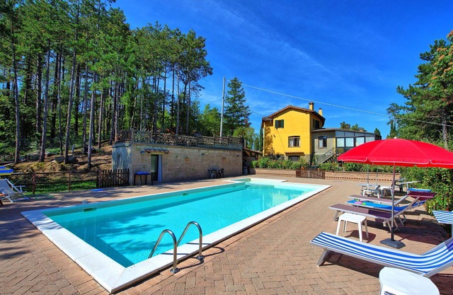 Private Villa with private pool, WIFI, TV, balcony, panoramic view, parking, close to Arezzo