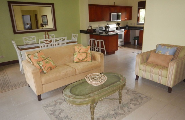 Privite access to the beach, family sized condo, private parking,