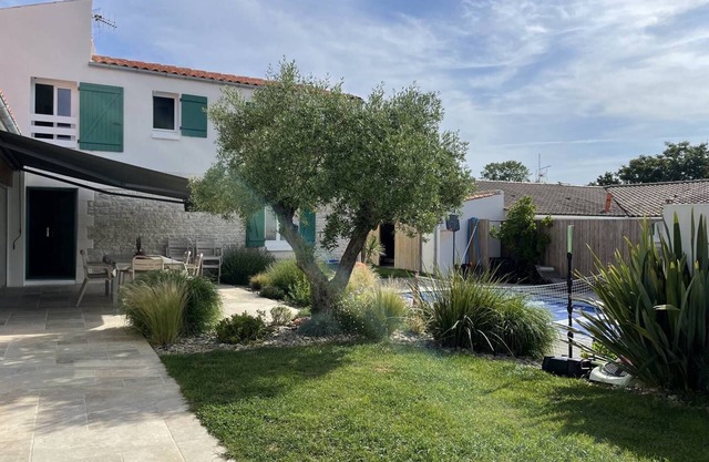 Proche La Rochelle avec Piscine et Jacuzzi privés