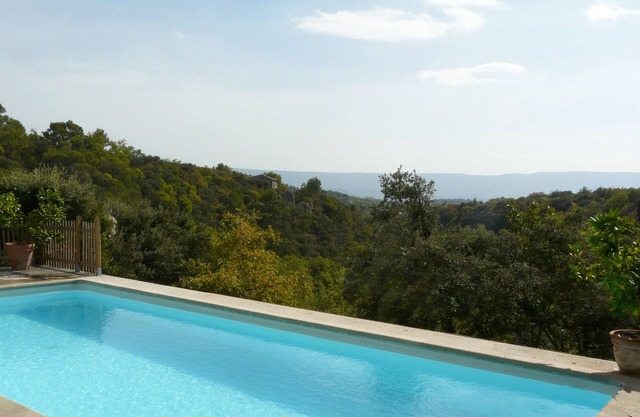 PROMOTION Panoramic view of the Luberon Les Fileuses
