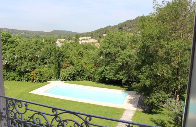 Promotion superb restored winegrower house with pool!