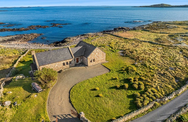 Property 464 - Claddaghduff - sleeps 11 guests in 6 bedrooms