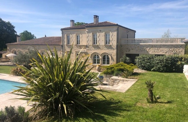 PROPERTY IN THE HEART OF VINES