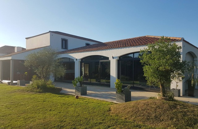 Property with indoor pool of 270m2