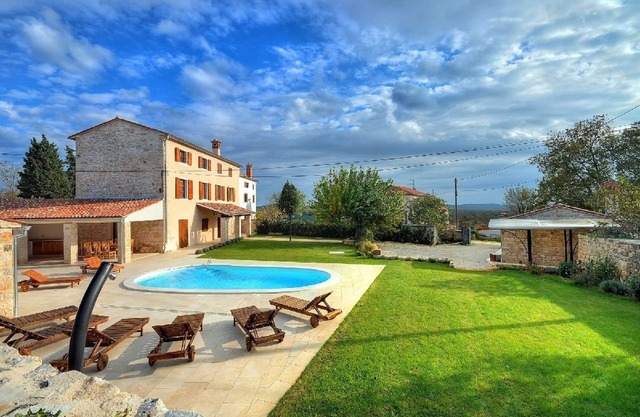 Property with pool, whirlpool and sauna for 10