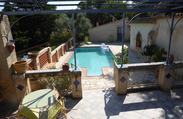 Provençal House near Avignon and the Ardèche