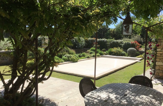 Provencal farmhouse in the countryside (old renovated farm)