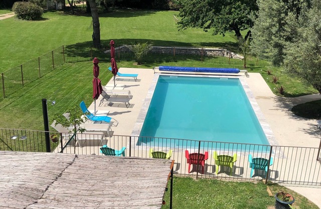 Provençal farmhouse in the countryside, private heated pool from May 1st.