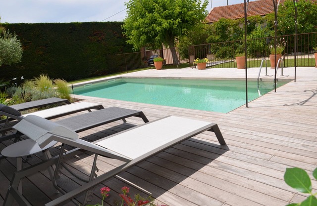 PROVENCAL GITE WITH SWIMMING POOL IN SAINT ANTOINE, ISLE SUR LA SORGUE