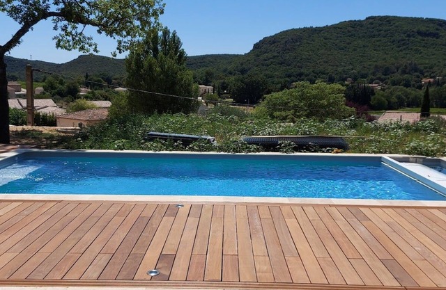Provence/Avignon/Uzès villa with view, air-conditioned, private and secure swimming pool