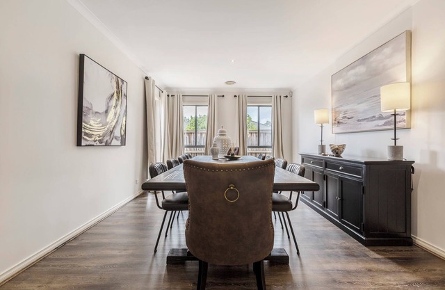 Provincial 4BR Family Retreat Near Train & Shops