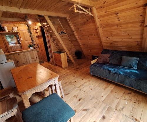 Przytulny domek na skraju lasu