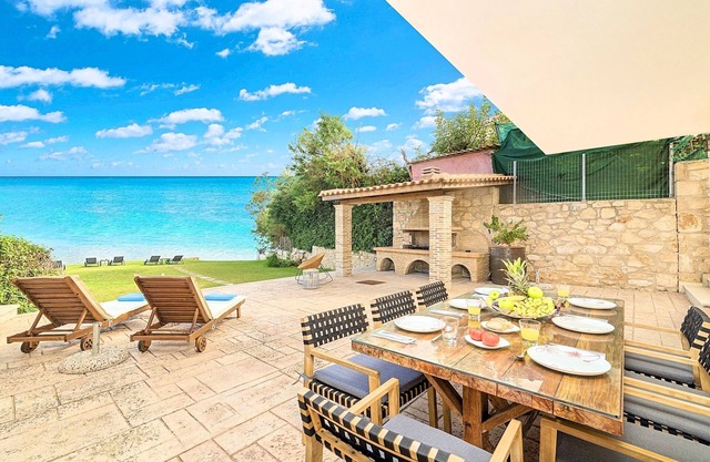 Psarou Beach House - Four Bedroom Villa, Sleeps 8