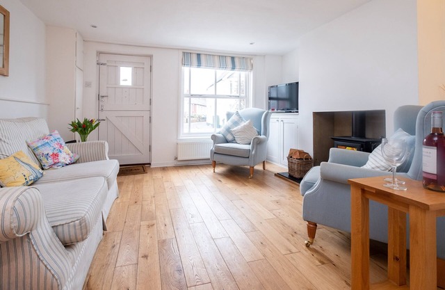 Puddleduck Cottage - sleeps 6 guests in 3 bedrooms