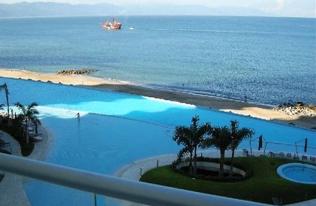 Puerto Vallarta, Paradise Awaits Beachfront Condo Peninsula