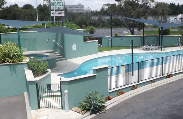 Puffers Inn Logan Motel