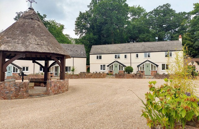 PUMPHOUSE COTTAGE, pet friendly, with a garden in Uffculme