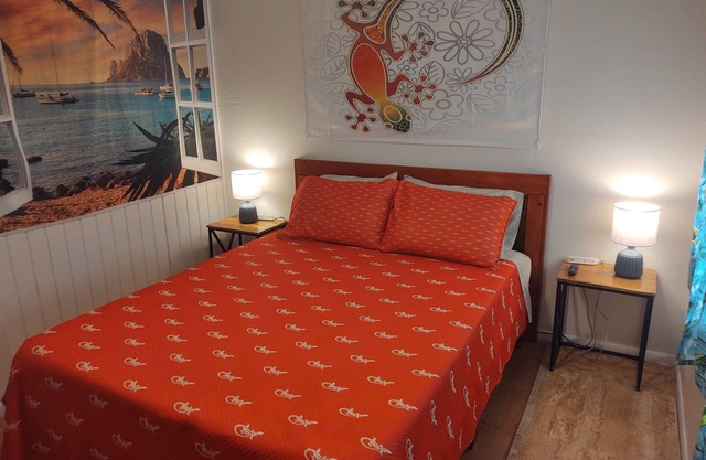 "Puna Gecko" with Queen Bed & Private Bath
