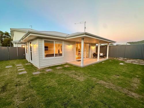 Pura Vida - Opposite the Beach!