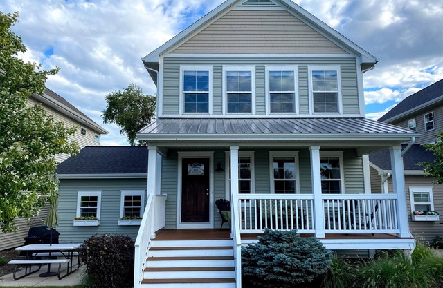 PURE MICHIGAN RETREAT-close to beaches, golf, downtown St. Joe & more!