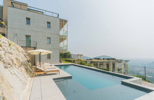 PureView Luxury Suites - Ground Floor with breakfast & pool