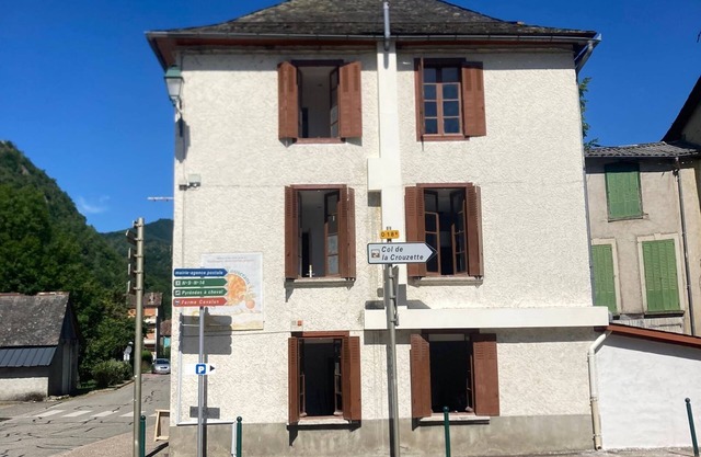 Pyrenean Pursuits