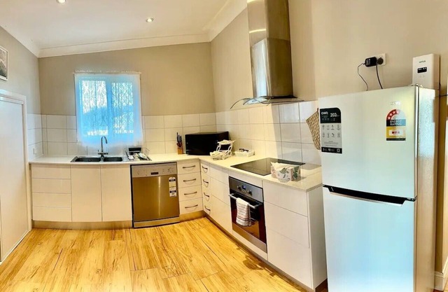 Quaint 2 bedroom fully furnished Cottage